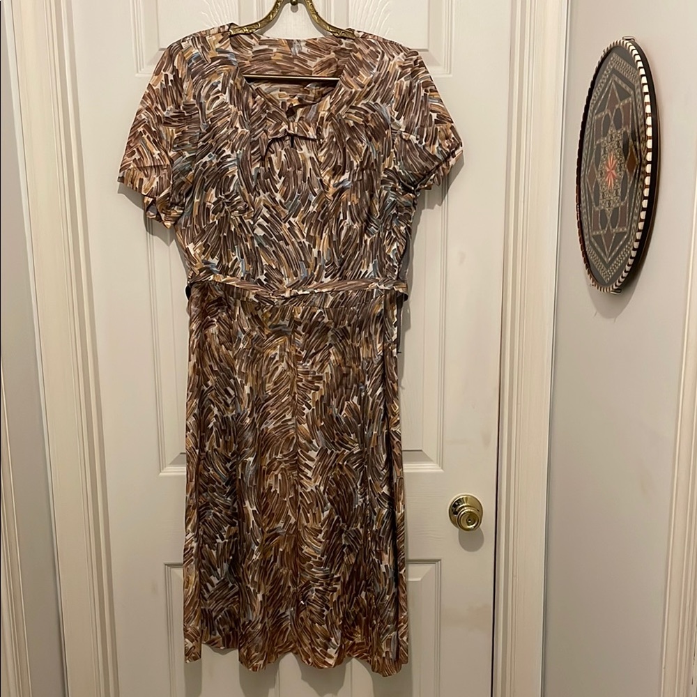 Vintage Brown Tan V-neck polyester dress